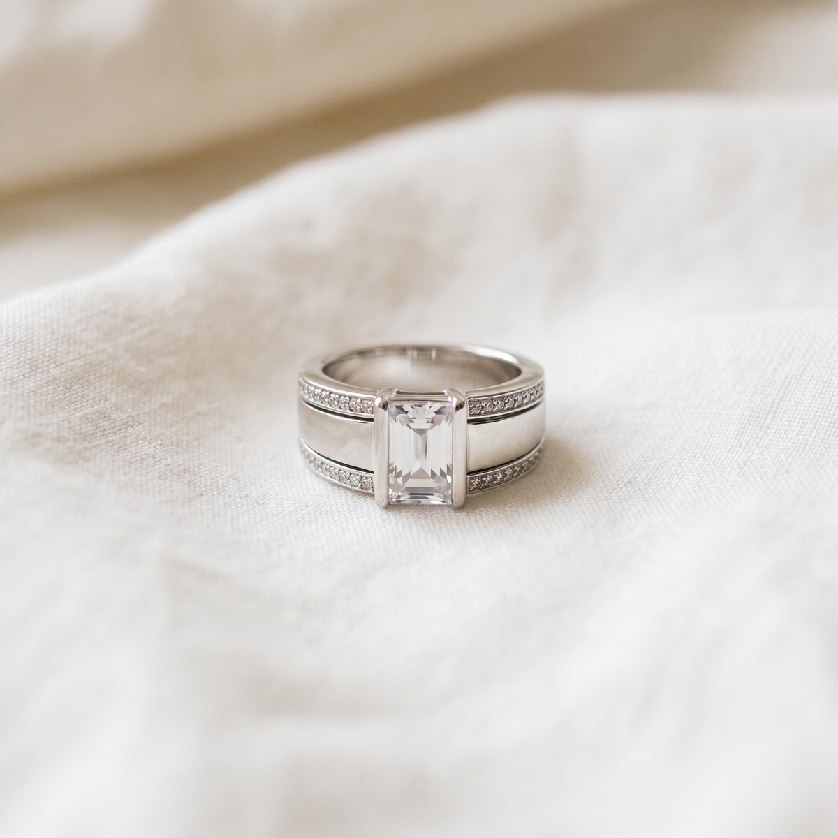 Vintage Inlaid Glass Ring - product photo